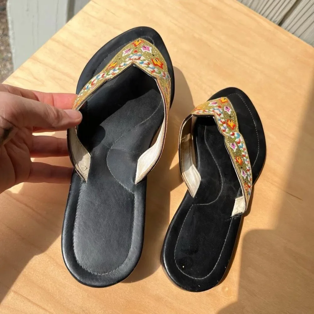 Vintage Indian Leather Sandals – Hand-Painted Gold Enamel – Size 7